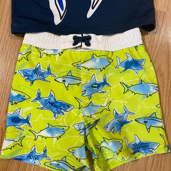 Toddler Boys Blue & Neon green Shark Rash
Guard & Swim Trunks Set size 2T - Picture 3 of 11